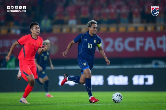 中国0-0泰国足球直播：主队占据优势
