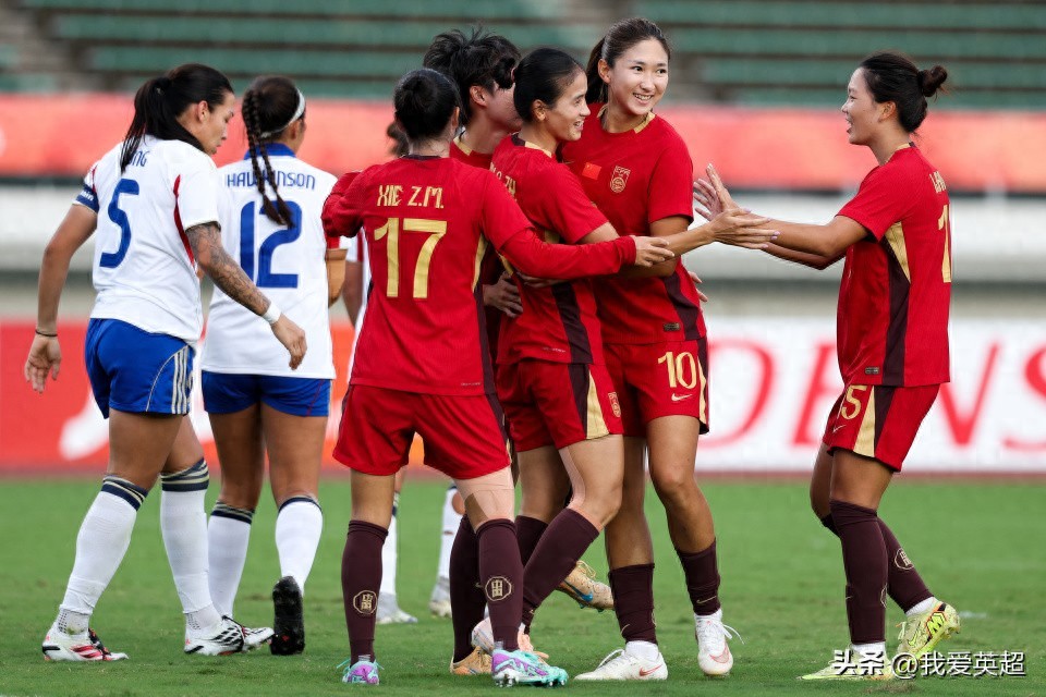 中国女子足球队以5比1战胜菲律宾队,凭借亚运会小组头名晋级八强,且在决赛前避开日本队,王妍雯上演帽子戏法。