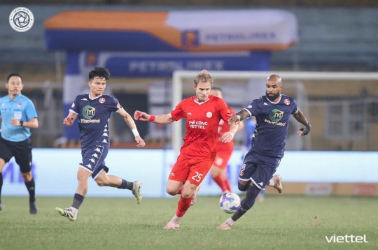 越南电信队对阵北宁队足球直播：打破僵局