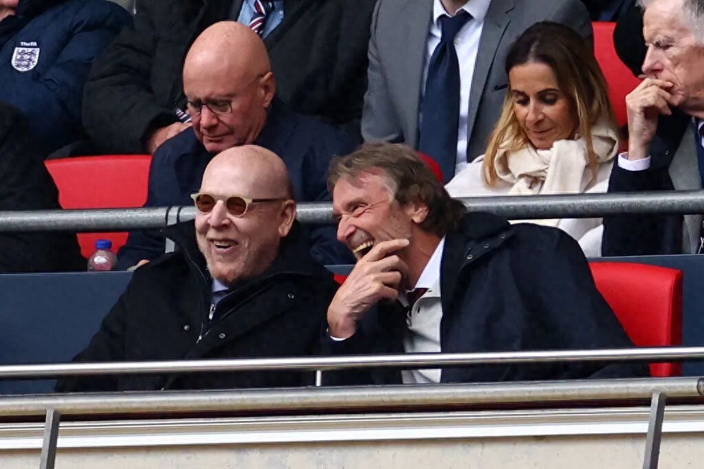 曼联虽然无缘欧战，但依然实现了扭亏为盈！若能晋级欧冠，计划投入1.5亿英镑进行补强，下赛季英超将全力争冠