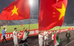 越南U20对阵巴勒斯坦U20赛后的美好瞬间:客队球员挥舞越南国旗