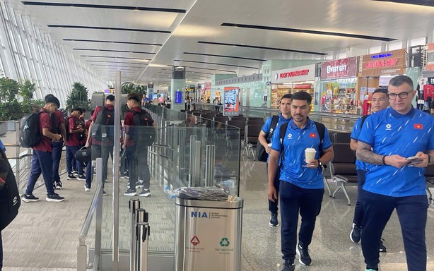 越南U17队花费近一天时间抵达印尼