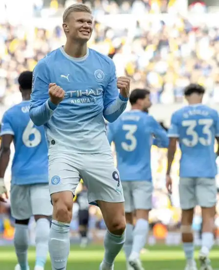 哈兰德双响造英超神迹，福登破307天球荒，曼城3-2全胜领跑